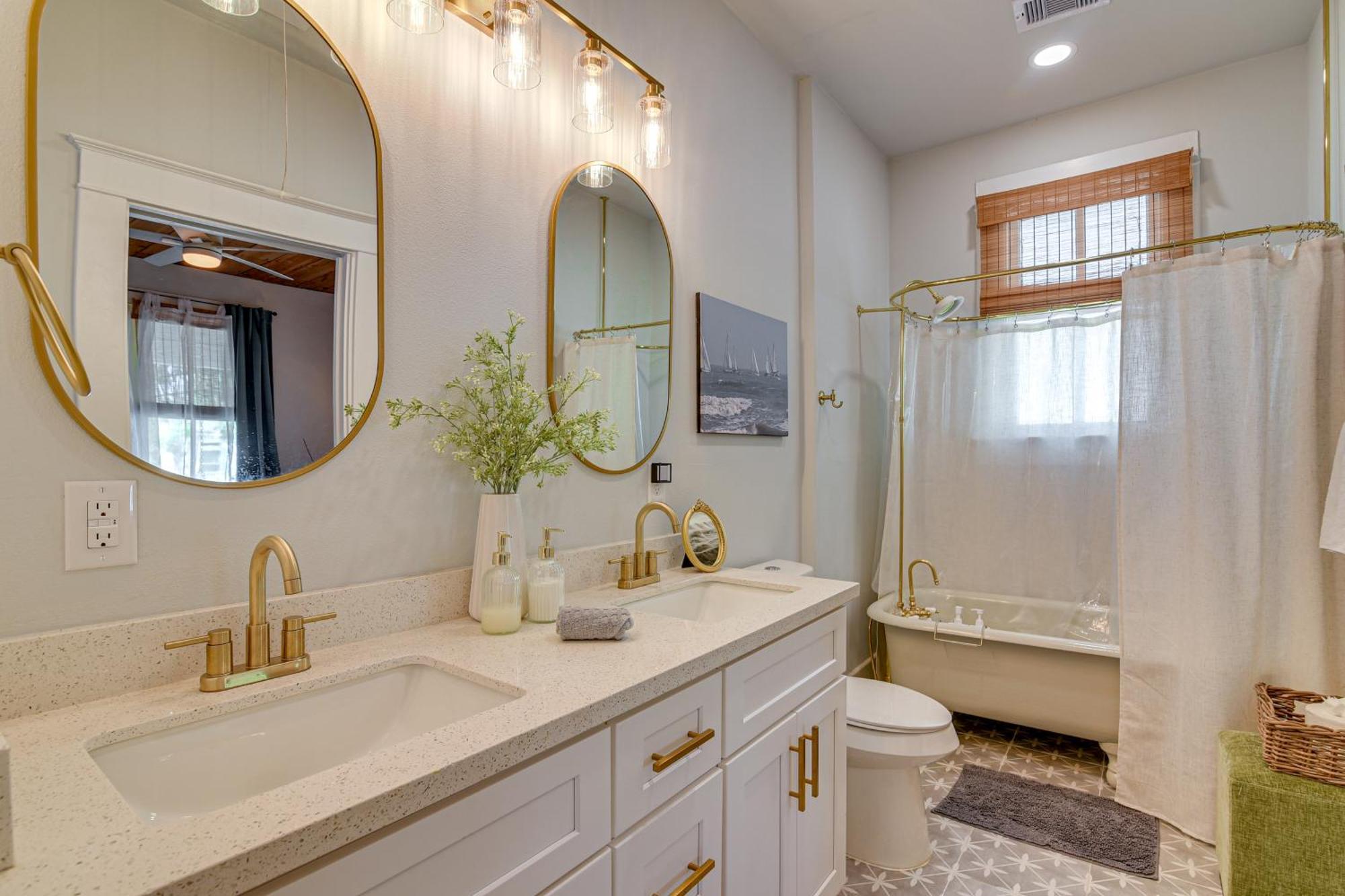 Walk To Galveston Beach Texas Home With Fenced Yard Εξωτερικό φωτογραφία